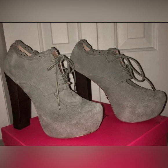 Rare Vintage Betsey Johnson Serenn grey suede platform laceup booties - Picture 7 of 7